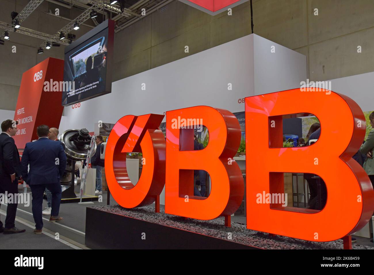 Lo stand OBB Austrian Railways alla fiera internazionale Innotrans di Berlino, settembre 2022 Foto Stock