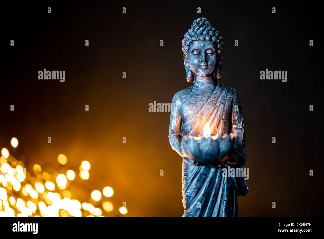 Paesi Bassi. Ottobre 2022.buddha statua in calma riposo posa. Shakyamuni Buddha è un insegnante spirituale, una delle tre religioni del mondo. ph di alta qualità Foto Stock