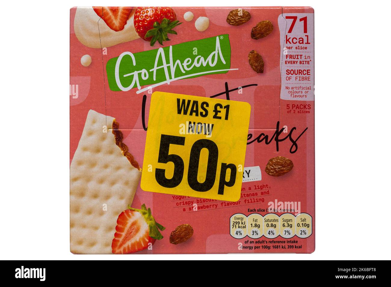 Box of Go Ahead yogurt Breaks Strawberry isolata su sfondo bianco - l'adesivo giallo ridotto sul cibo era di €1 ora di €50, metà prezzo Foto Stock