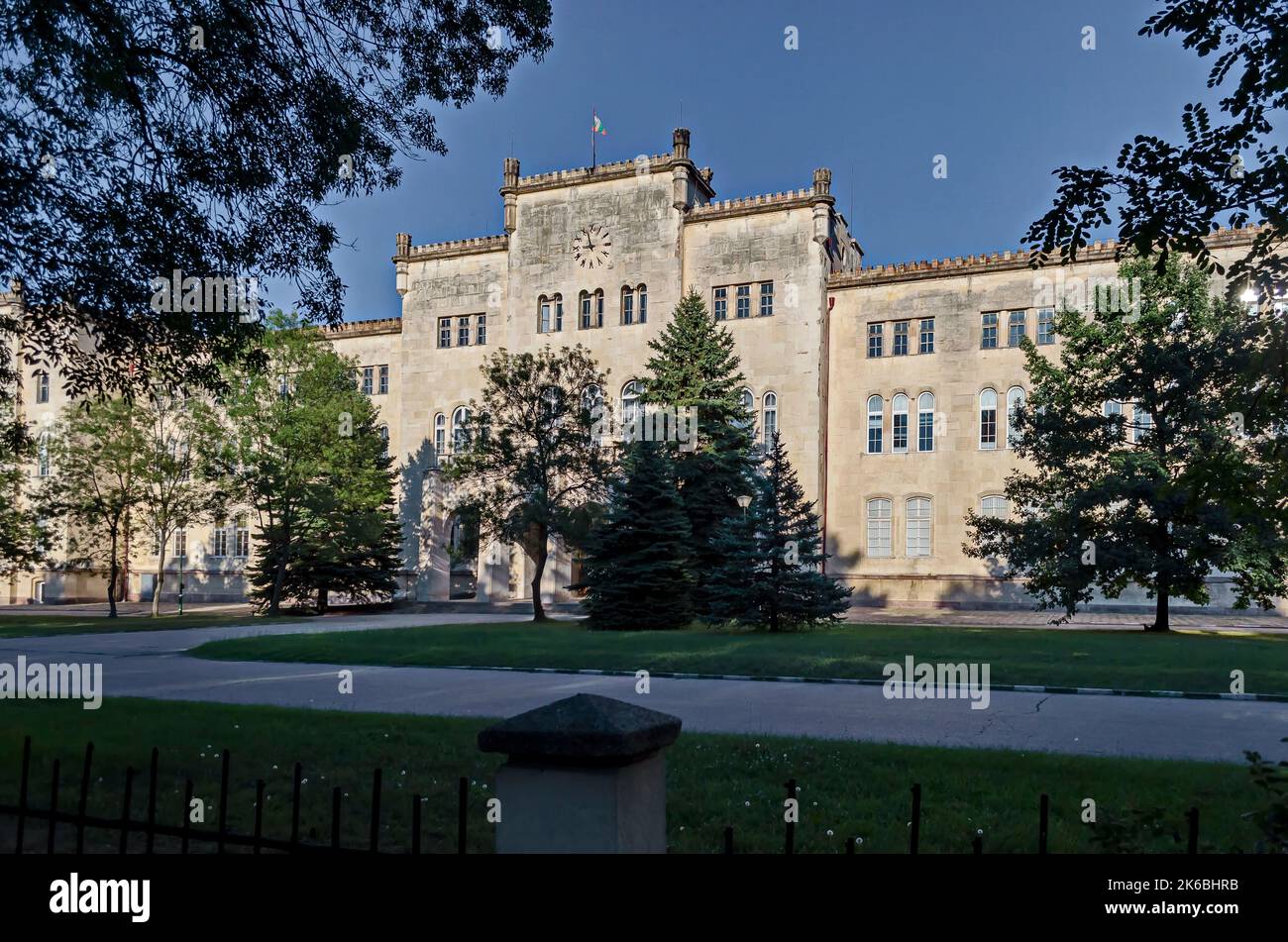 Una vista di parte dell'edificio accademico dell'Accademia militare Georgi Stoykov Rakovski - la più antica scuola militare superiore di Sofia, Bulgaria Foto Stock
