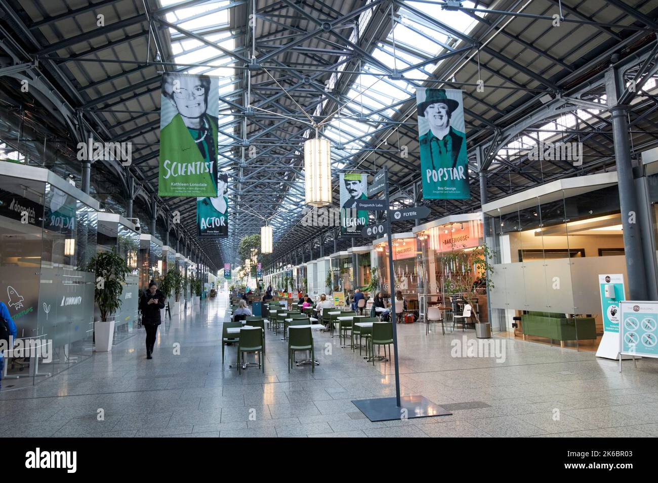 interno dell'edificio di chq ifsc docklands dublino repubblica d'irlanda Foto Stock