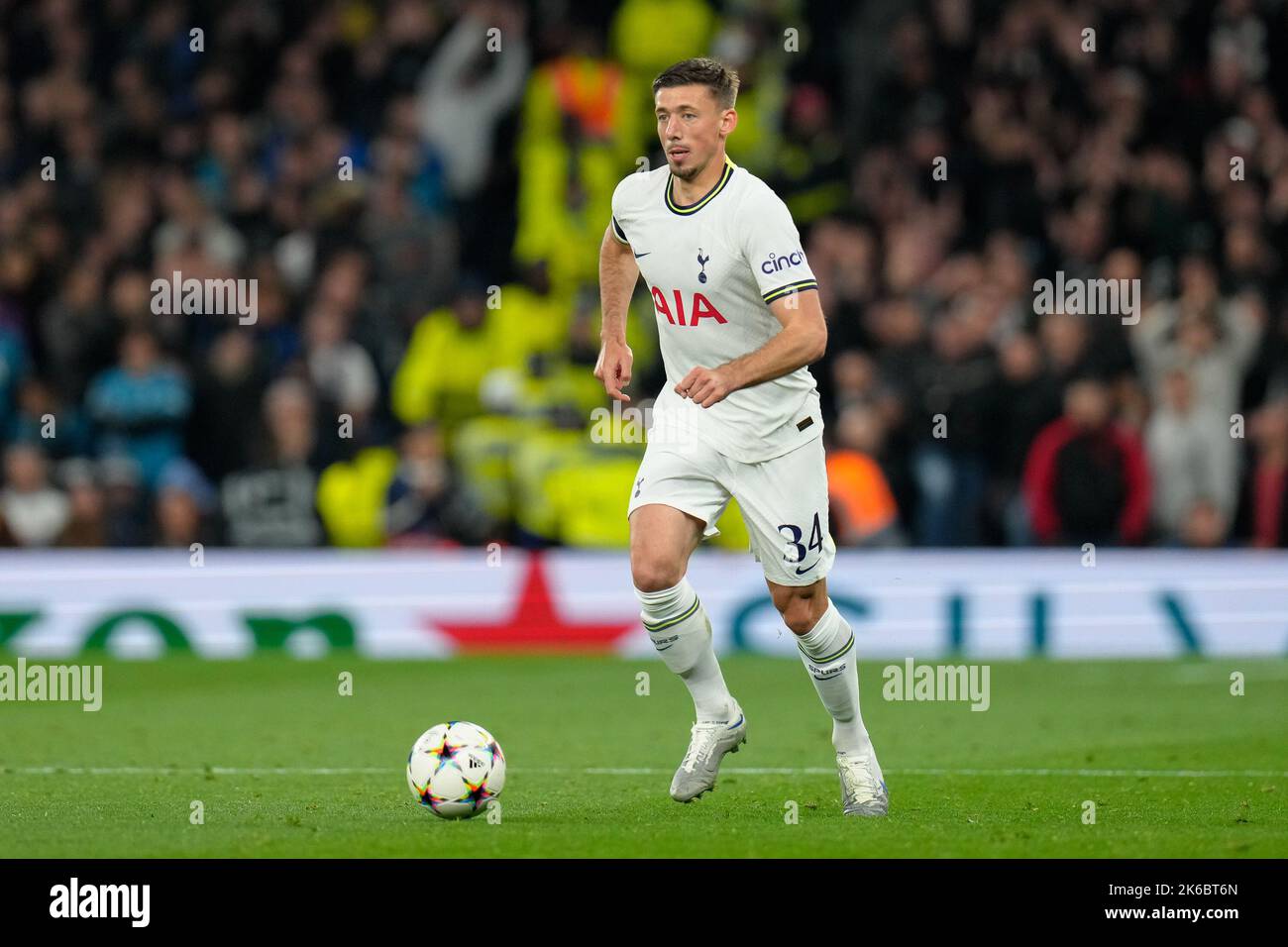 White Hart Lane, Regno Unito. 12th Set, 2022. Clement Lenglet (34) di Tottenham Hotspur durante la partita della UEFA Champions League tra Tottenham Hotspur e Eintracht Francoforte al Tottenham Hotspur Stadium, White Hart Lane, Inghilterra, il 12 ottobre 2022. Foto di David Horn. Credit: Prime Media Images/Alamy Live News Foto Stock