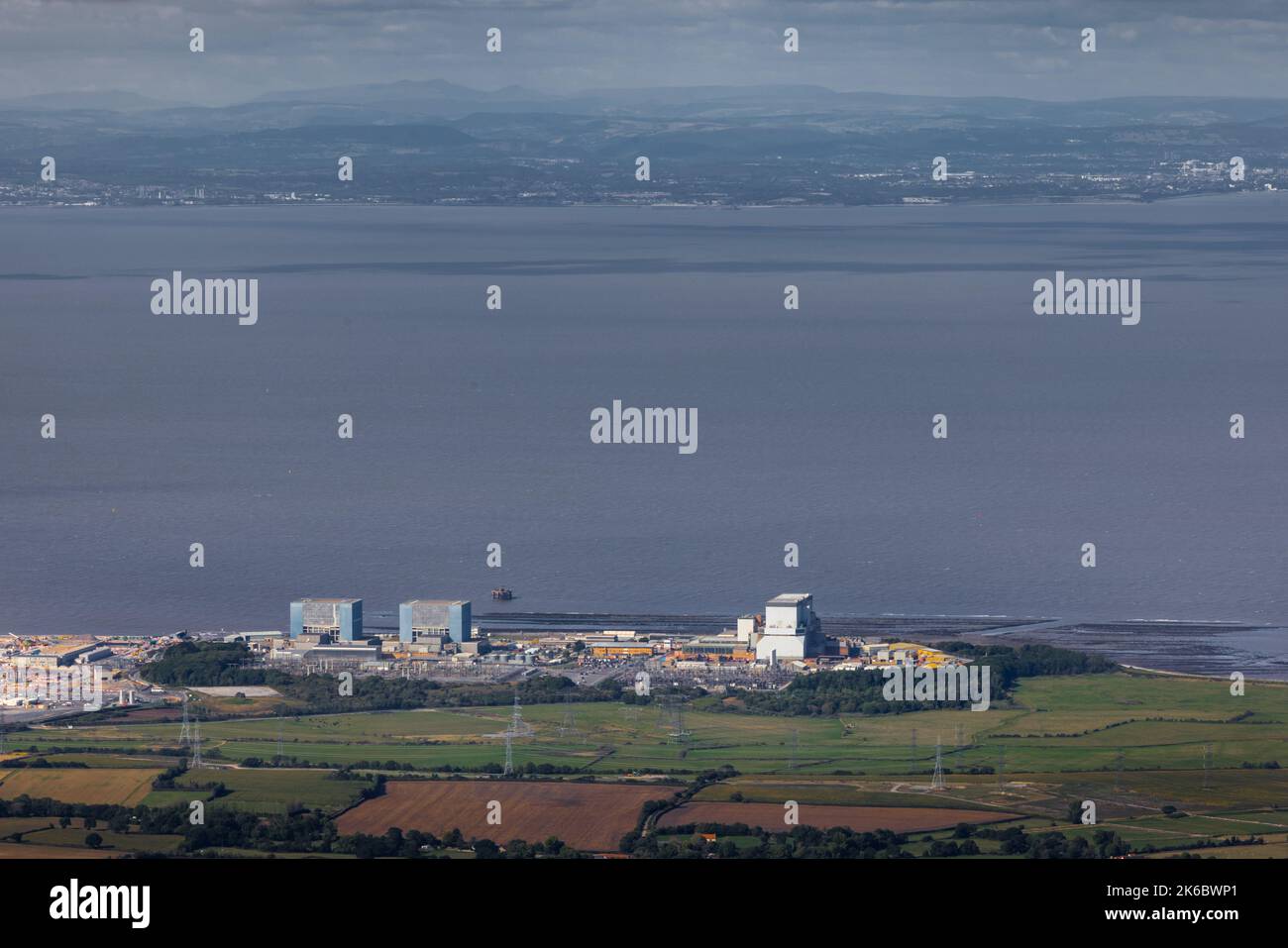 Veduta aerea della centrale nucleare di Hinkley Point, situata sulla riva meridionale del canale di Bristol, a 6 miglia a nord ovest di Bridgewater nel Somerset Foto Stock