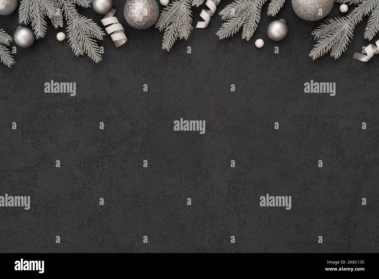 Sfondo di Natale nero con bordo di ornamenti in argento glitter Foto Stock