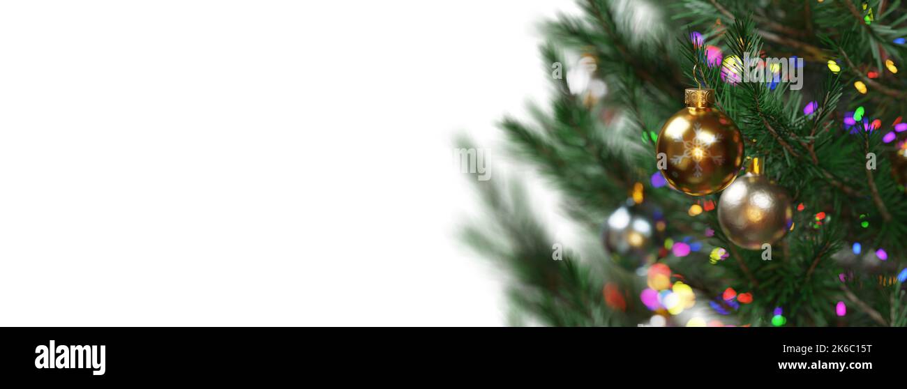3D rendering pallina di Natale realistica sull'albero di Natale con brillantezza e brillantezza e luce colorata su sfondo bianco con copia spact. design Foto Stock