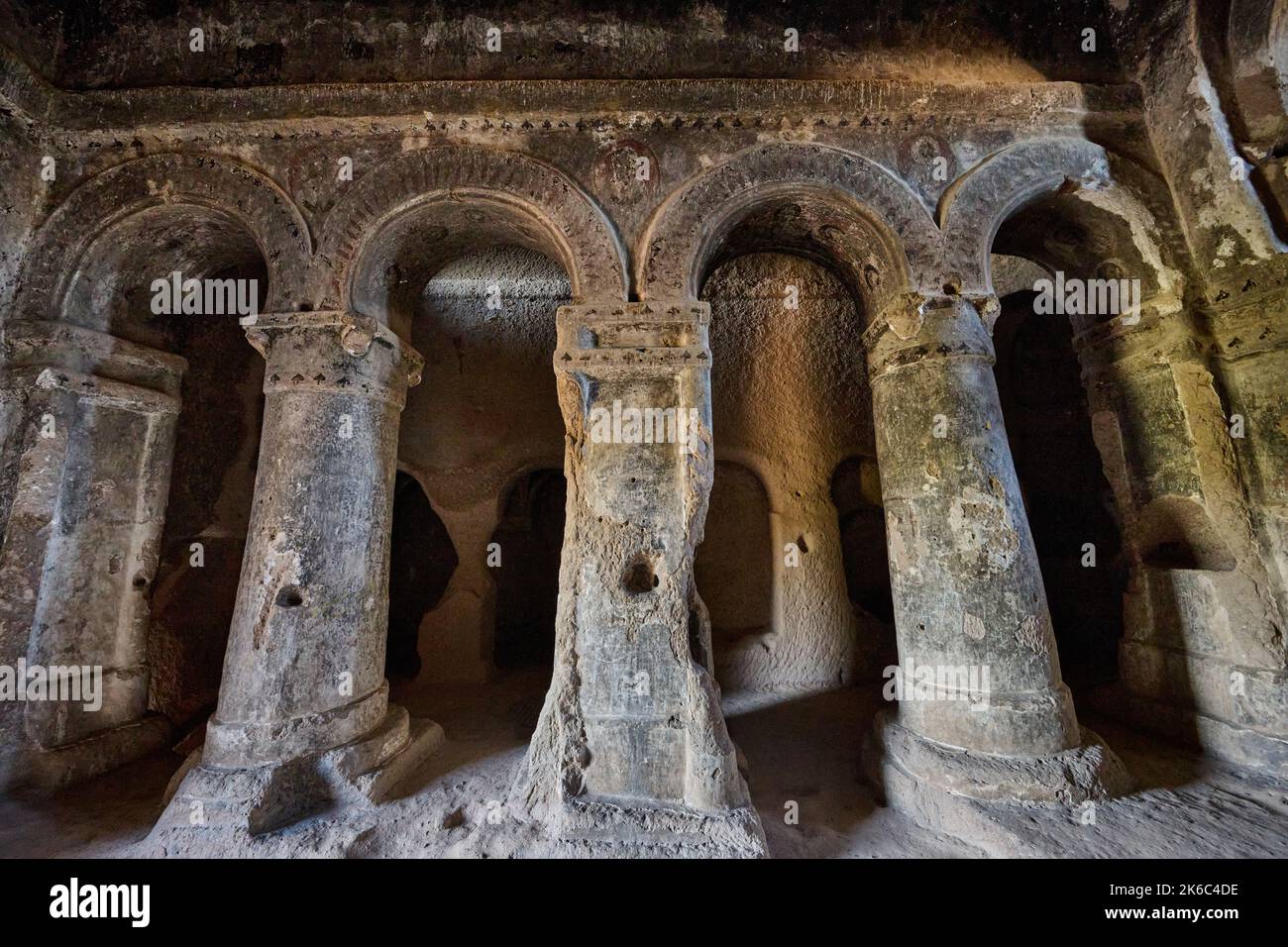 Cattedrale nel monastero roccioso di Selime nella valle di Ihlara o nella valle di Peristrema, Ihlara, provincia di Aksaray, Guzelyurt, Cappadocia, Anatolia, Turchia Foto Stock