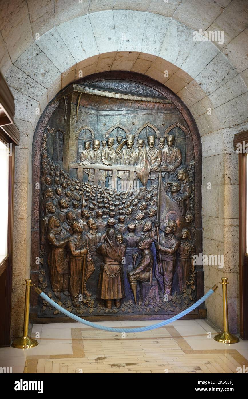 ANKARA, TURKIYE - 05 GIUGNO 2022: Rilievo in Anitkabir dove si trova il mausoleo di Ataturk, il fondatore e primo presidente della Repubblica di Turkiye. Foto Stock