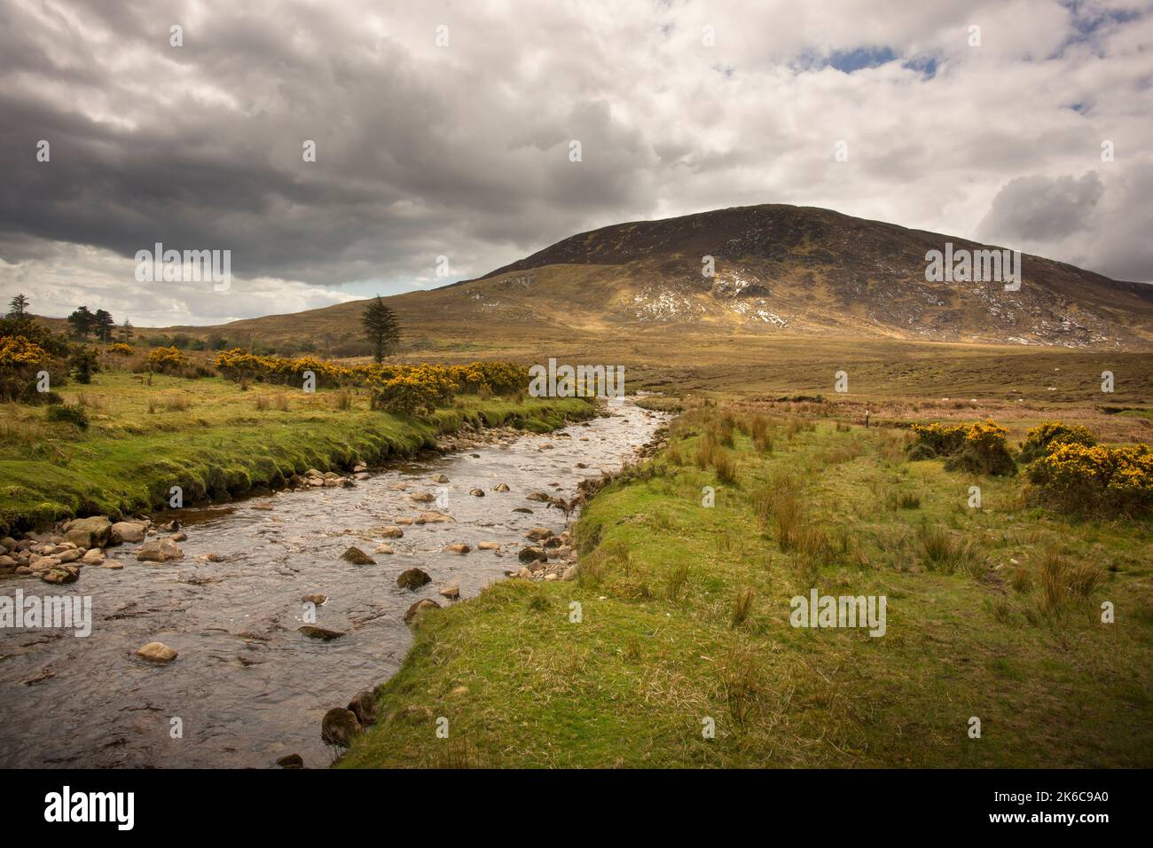 Il fiume Owenduff nella vasta natura selvaggia del Wild Nephin National Park. È uno dei luoghi più remoti in Irlanda DSC Foto Stock