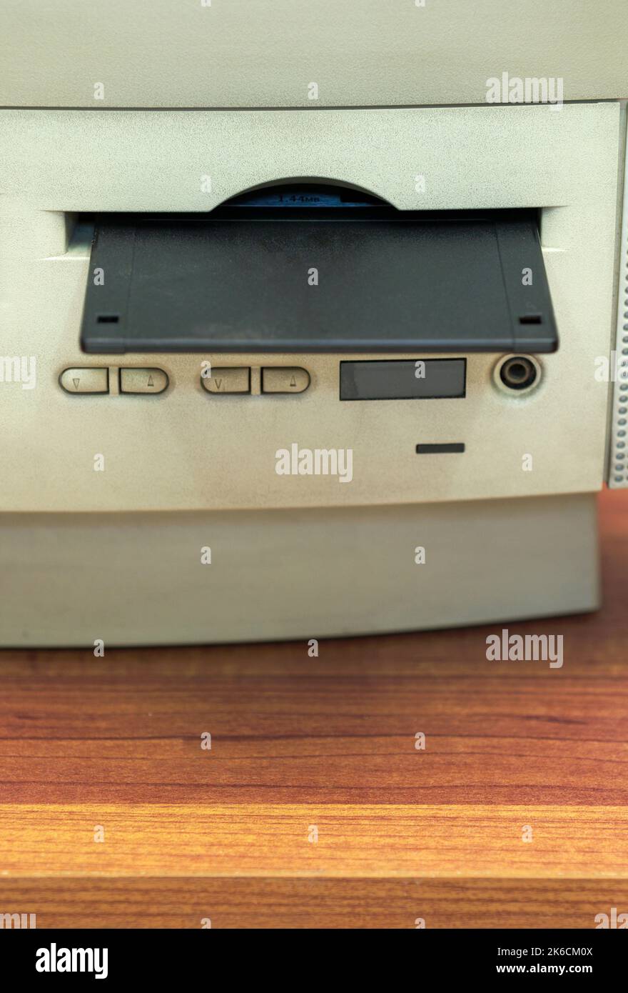 disco floppy inserito nell'unità del computer Foto Stock
