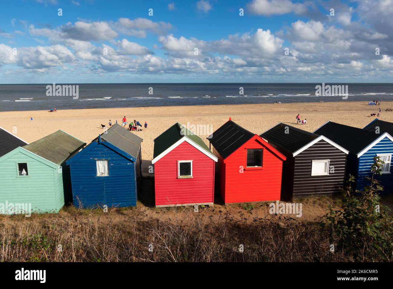 Capanne colorate a Gunhill Beach Southwold Suffolk Inghilterra Foto Stock