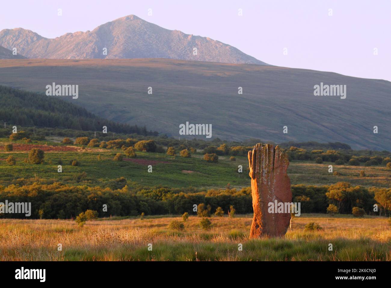 Machrie Moor Standing Stone 2, Machrie, Arran, Isola di Arran, Bute, Buteshire, Scozia, Regno Unito, Gran Bretagna Foto Stock