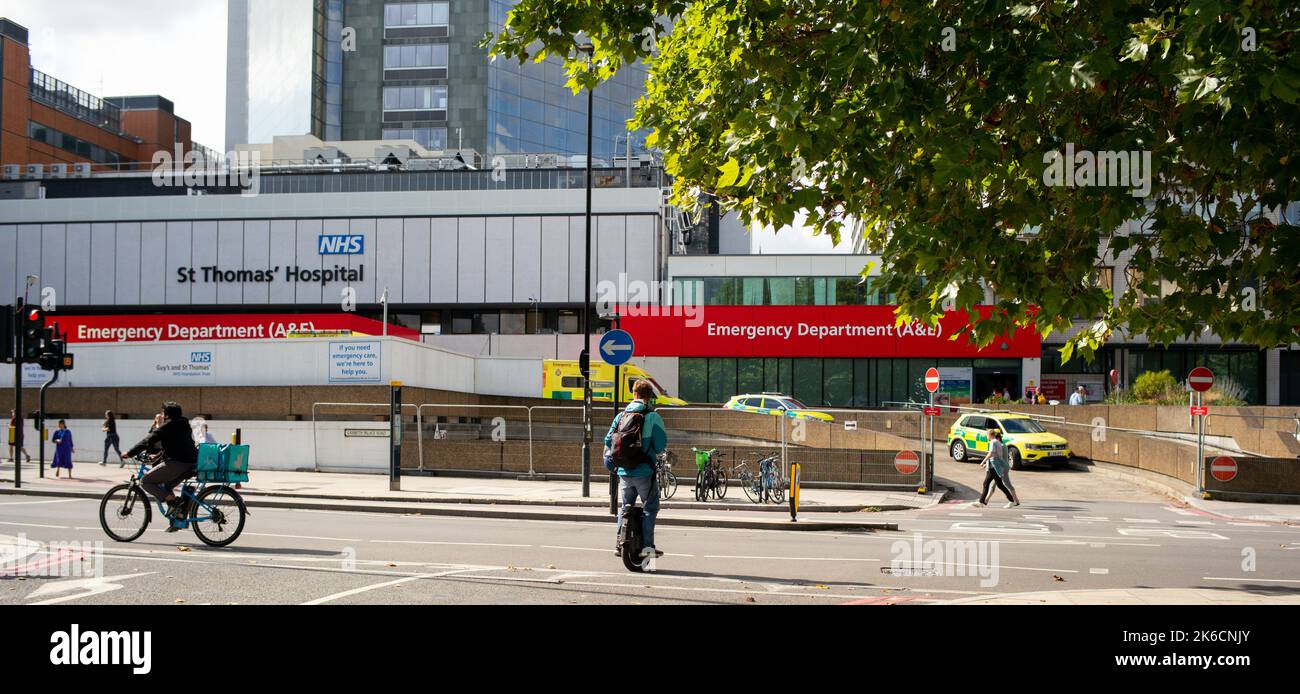 St Thomas Hospital London UK GV di entrata a A&e (incidente e emergenza) visto da Lambeth Place Road. Foto Stock