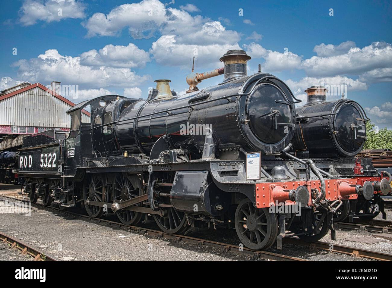 Locomotiva a vapore No.5322 (a sinistra) e (a destra) No.4079 'Pendennis Castle' a Didcot Railway Centre, Didcot, Oxfordshire Foto Stock