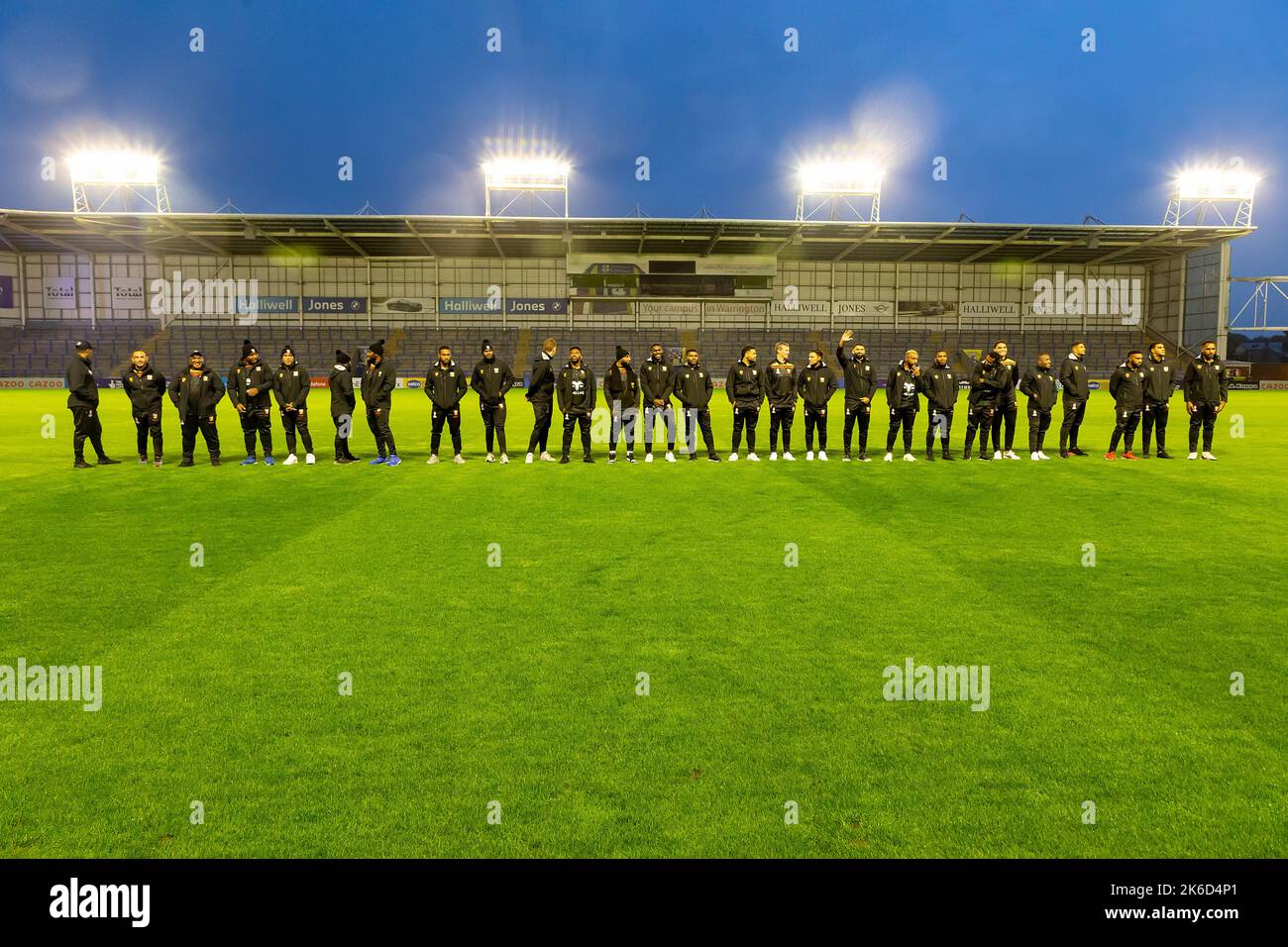 I giocatori della Papua Nuova Guinea Rugby League all'evento di benvenuto della Coppa del mondo all'Halliwell Jones Stadium di Warrington Foto Stock