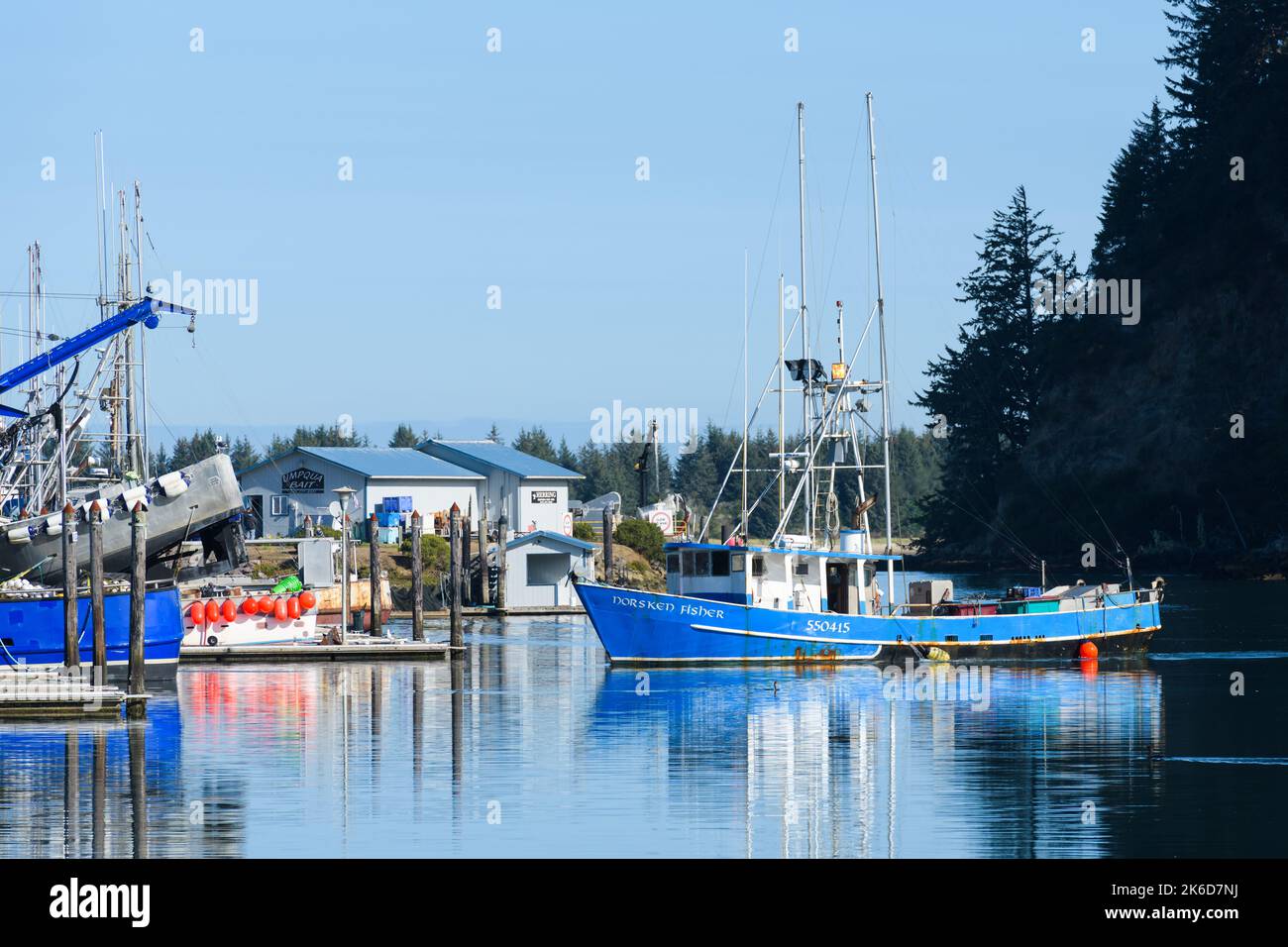 Winchester Bay, OR, USA - 16 settembre 2022; il peschereccio commerciale Norsken Fisher scivola a Winchester Bay, Oregon Foto Stock