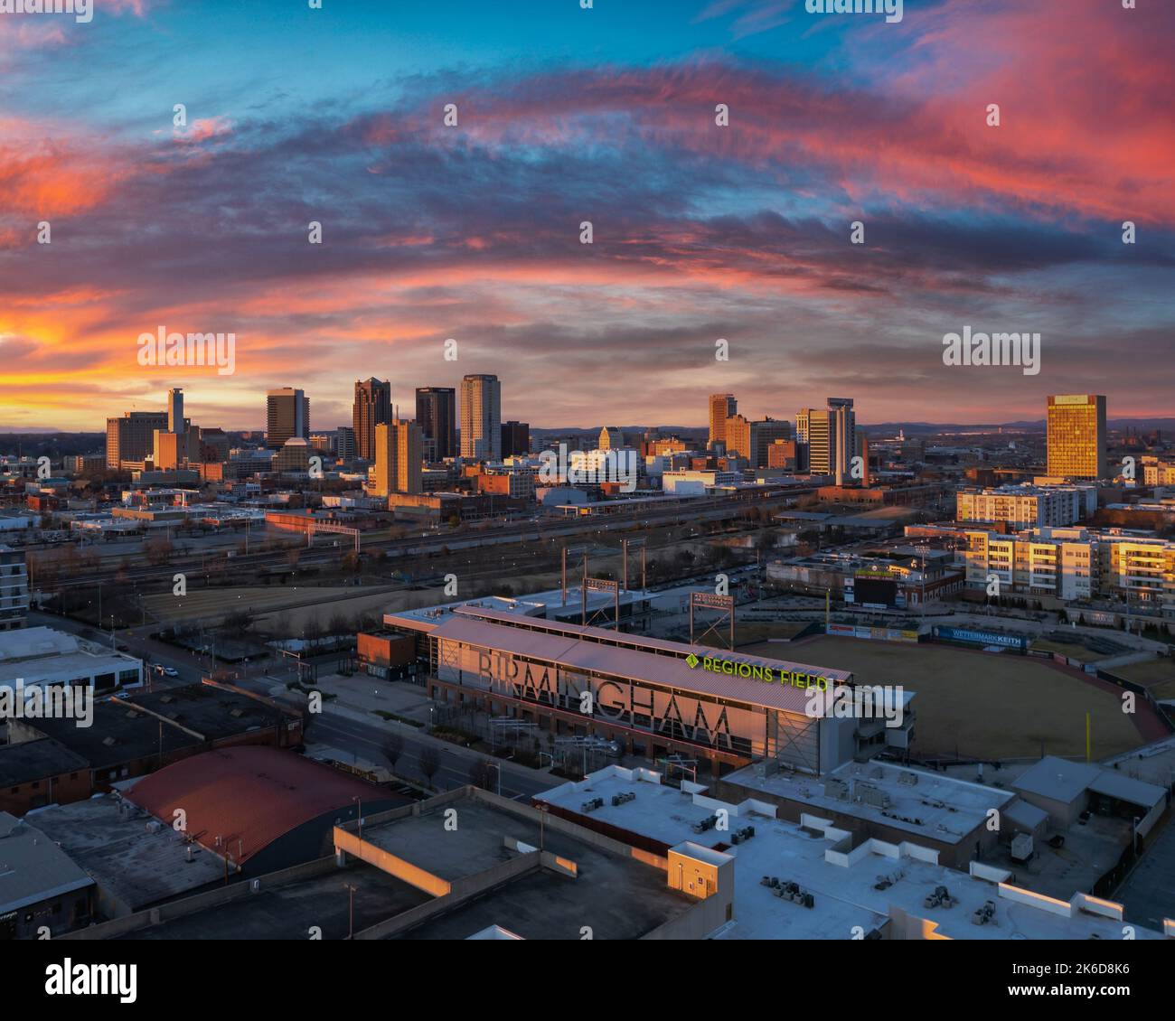 Una vista al tramonto sul centro di Birmingham, Alabama, Stati Uniti Foto Stock