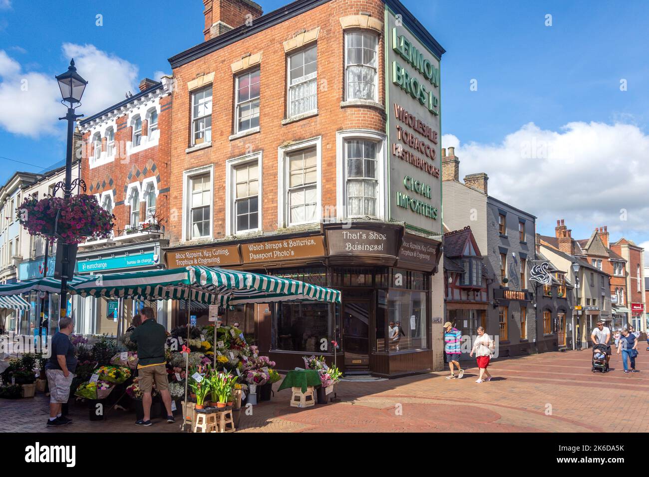 Farmers Market Flower Stall, Market Place, Rugby, Warwickshire, Inghilterra, Regno Unito Foto Stock