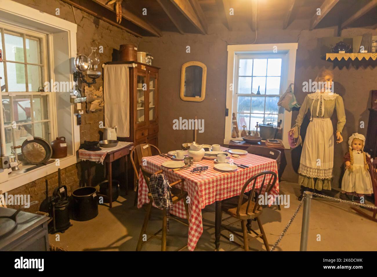 Kinsley, Kansas - l'Edwards County Historical Society Museum comprende una casa di zolle (all'interno), macchinari antichi e altri manufatti storici Foto Stock