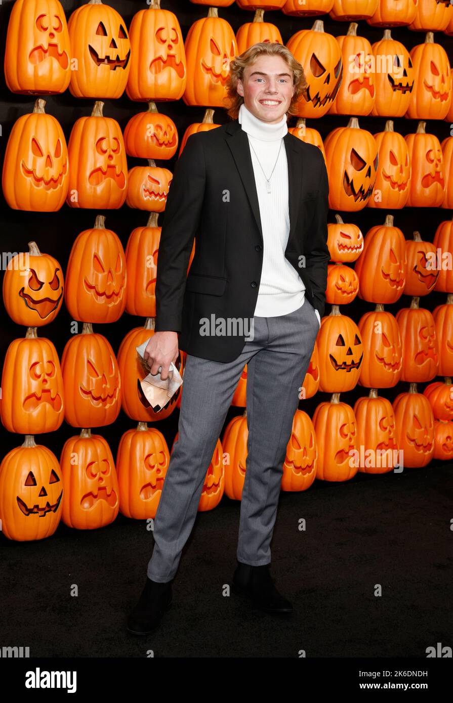 Los Angeles, USA - 11 ottobre 2022: Landon Ringler partecipa alla prima di 'Halloween ends' tenutasi al TCL Chinese Theatre Foto Stock