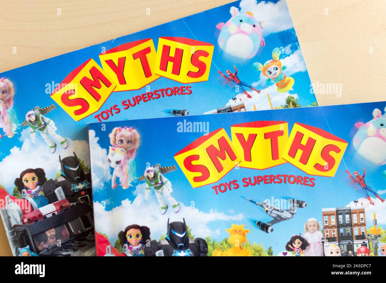Libro stampato catalogo superstore giocattoli Smyths Foto Stock