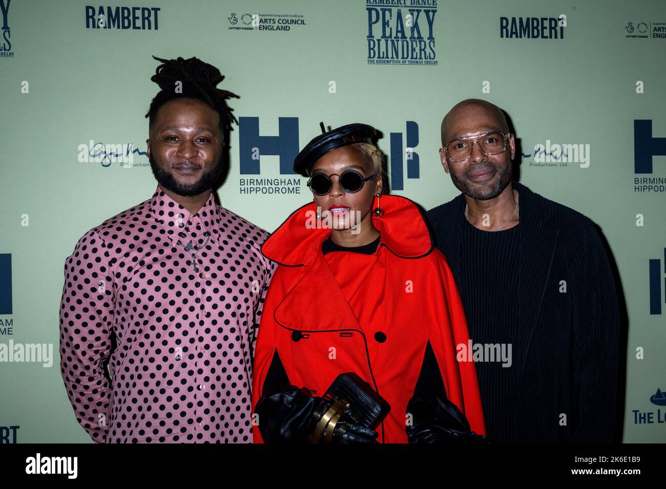 Londra, Regno Unito. 13 ottobre 2022. (Da L a R) Roman GianArthur, Janelle Monáe e Benoit Swan Pouffer, direttore artistico Rambert, all'inaugurazione a Londra dei rompicapo blinders di Rambert: La redenzione di Thomas Shelby al Troubadour Wembley Park Theatre. Lo spettacolo si svolge fino al 6th novembre 2022. Credit: Stephen Chung / EMPICS / Alamy Live News Foto Stock