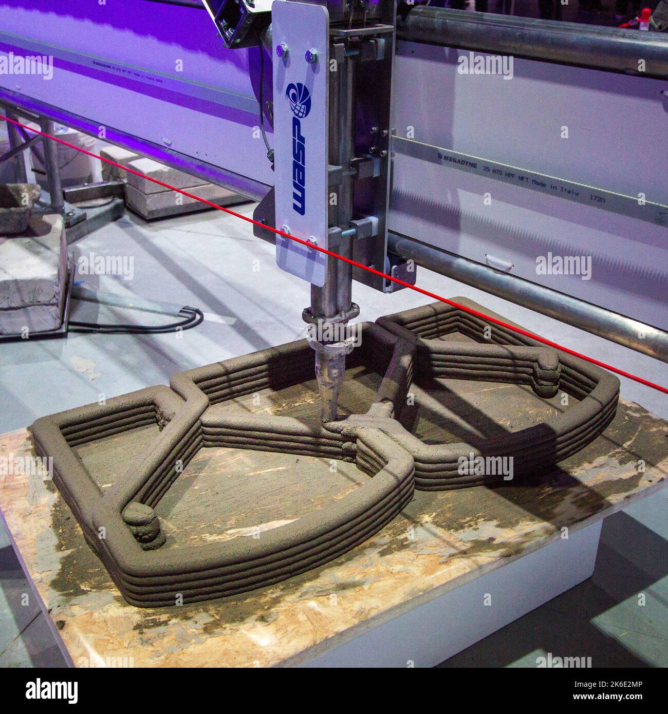 Torino, Italia. 30th settembre 2022. Una stampante 3D architettonica Crane WASP è in mostra durante la settimana della tecnologia Italiana 2022. Foto Stock