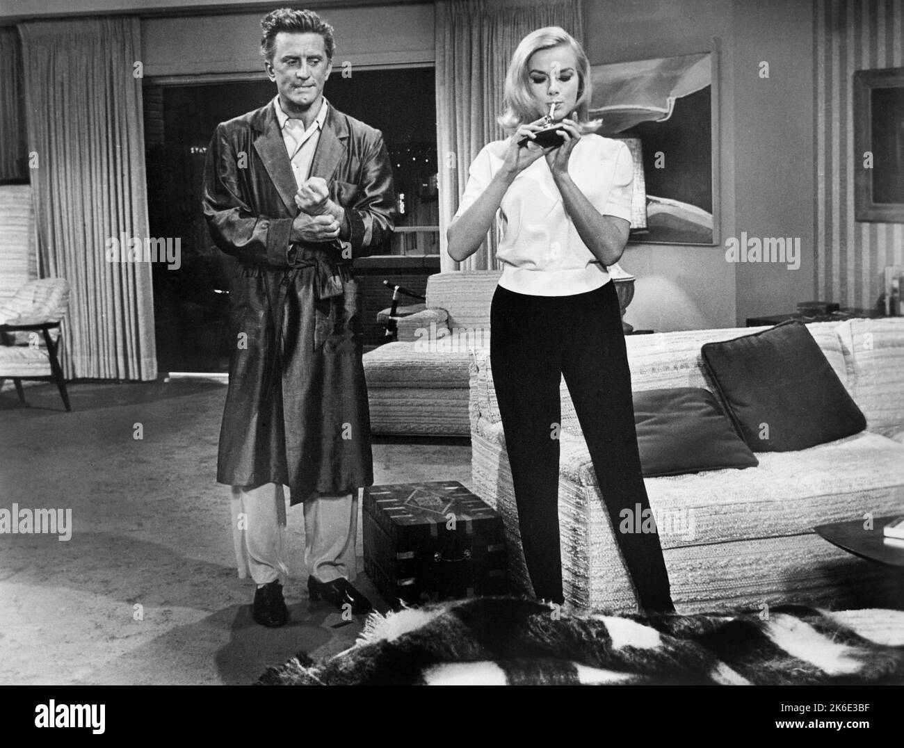 Kirk Douglas, Leslie Parrish, on-set of the Film, 'for Love or Money', Universal Pictures, 1963 Foto Stock