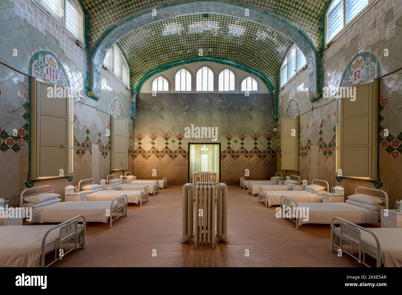 Krankensaal mit Betten, Hospital De la Santa Creu i Sant Pau, Barcellona, Katalonien, Spanien, Foto Stock