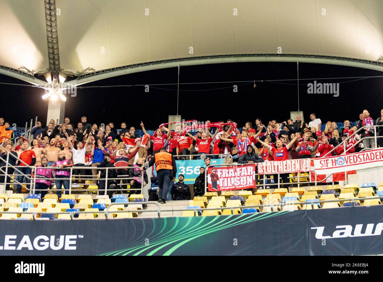 Bucarest, Romania. 14th Ott 2022. 14 ottobre 2022: Silkeborg IF tifosi durante la partita della UEFA Europa Conference League di gruppo B tra FCSB Bucarest e Silkeborg IF allo Stadio Nazionale Arena di Bucarest, Romania ROU. Catalin Soare/Cronos Credit: Cronos/Alamy Live News Foto Stock
