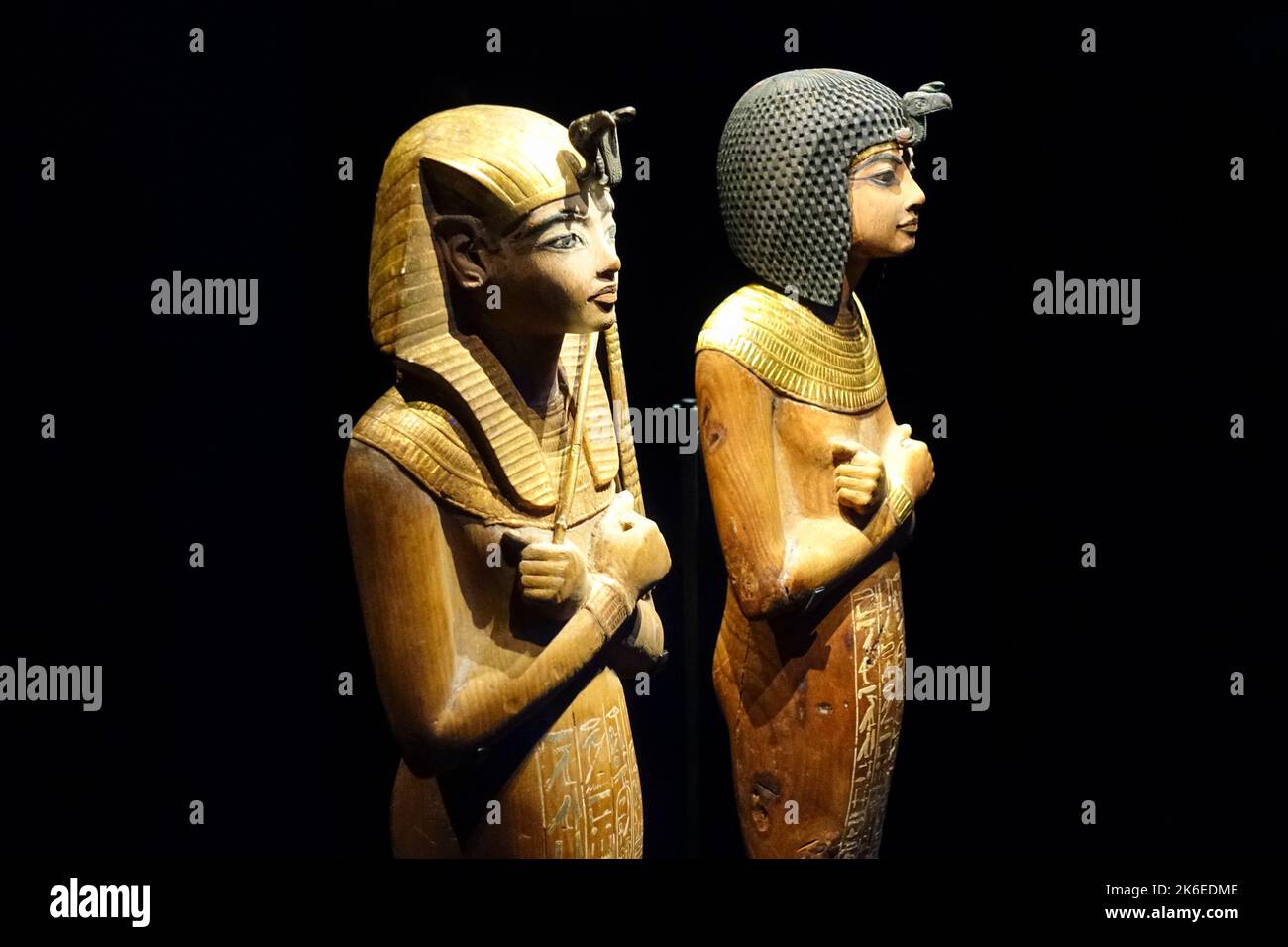 Manufatti funerari in legno di ushabtis trovati nella tomba di Re Tutankhamon Foto Stock