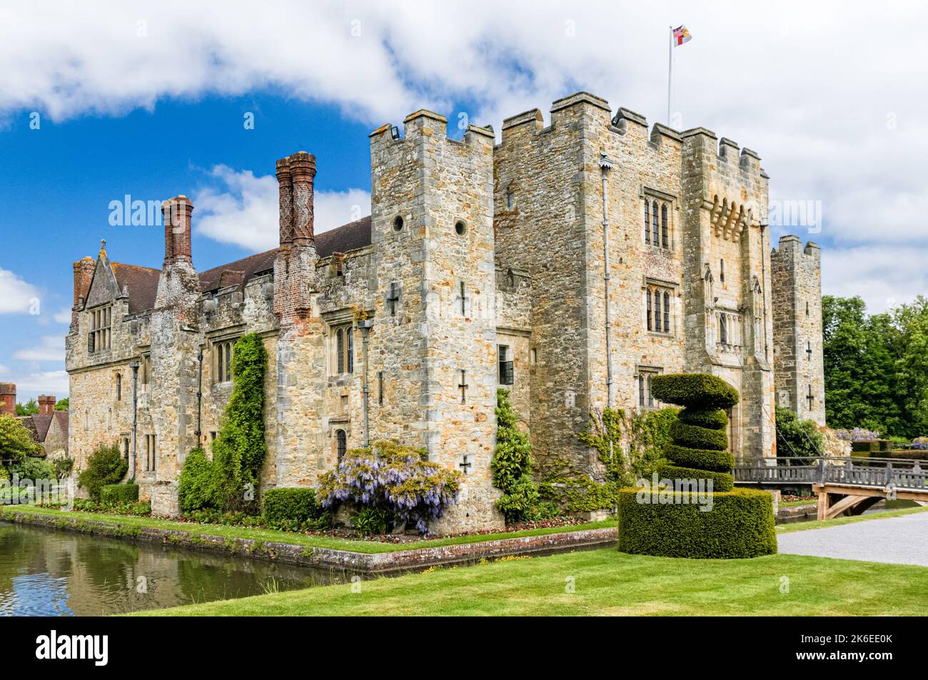 Il castello di Hever Castle nel villaggio di Hever Kent England Regno Unito Regno Unito casa d'infanzia di Anne Boleyn, seconda moglie del re Henry VIII Foto Stock