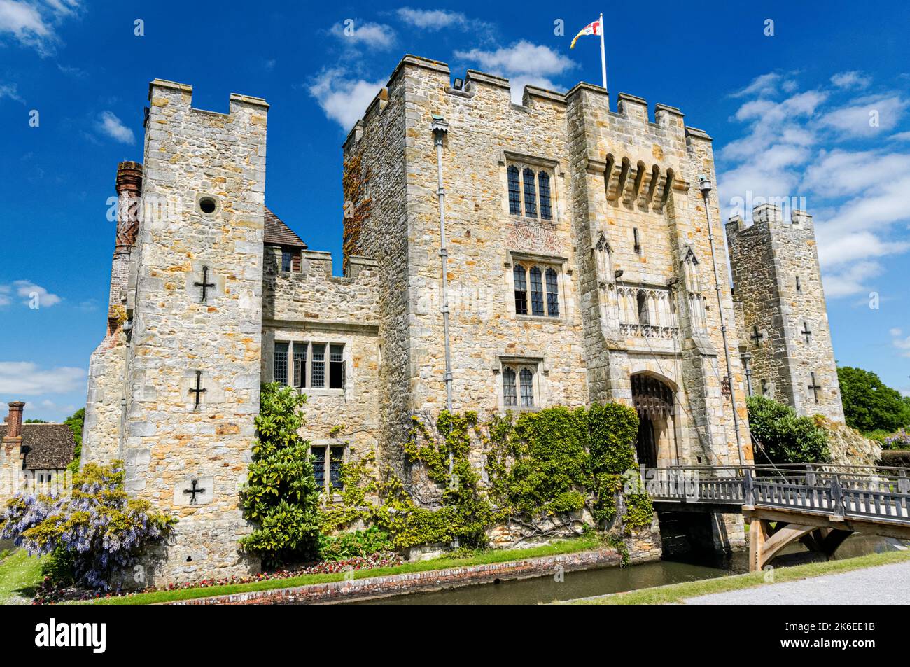 Il castello di Hever Castle nel villaggio di Hever Kent England Regno Unito Regno Unito casa d'infanzia di Anne Boleyn, seconda moglie del re Henry VIII Foto Stock