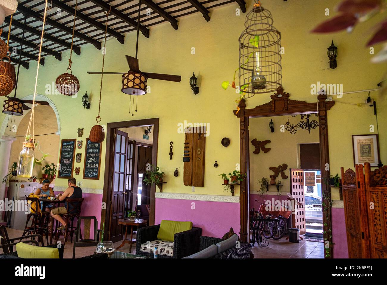 Hotel Santa Ana, Mérida, Messico, interni, decorazione colorata Foto Stock
