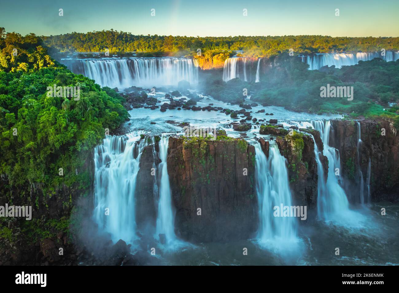 Cascate di Iguazu spettacolare paesaggio, vista sul lato argentino, Sud America Foto Stock