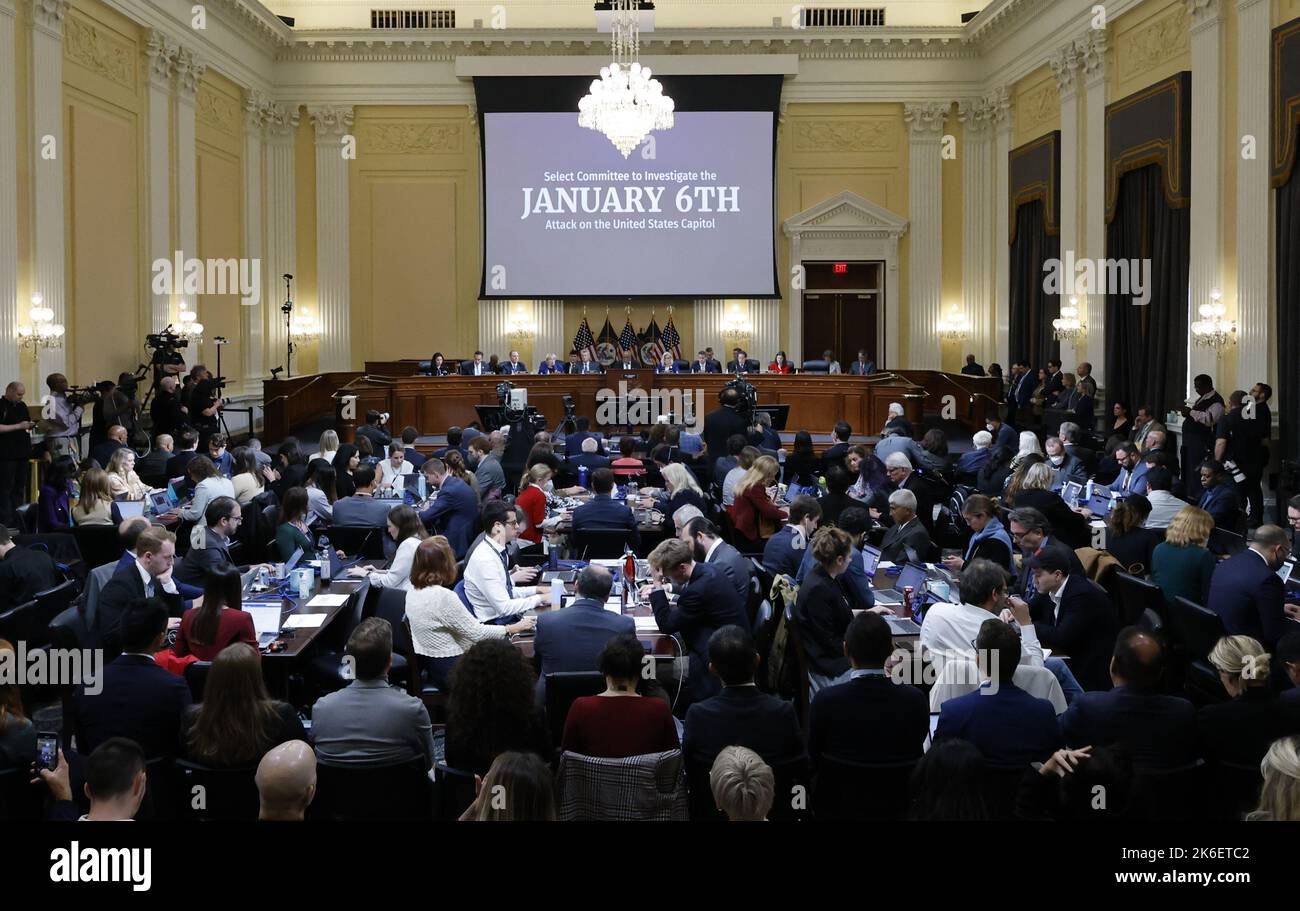 Il Comitato di selezione della Camera degli Stati Uniti per indagare l'attacco del 6 gennaio contro gli Stati Uniti Capitol inizia quella che si prevede sarà la loro ultima udienza pubblica a Capitol Hill a Washington, USA, 13 ottobre 2022. Credito: Jonathan Ernst/Pool tramite CNP /MediaPunch Foto Stock