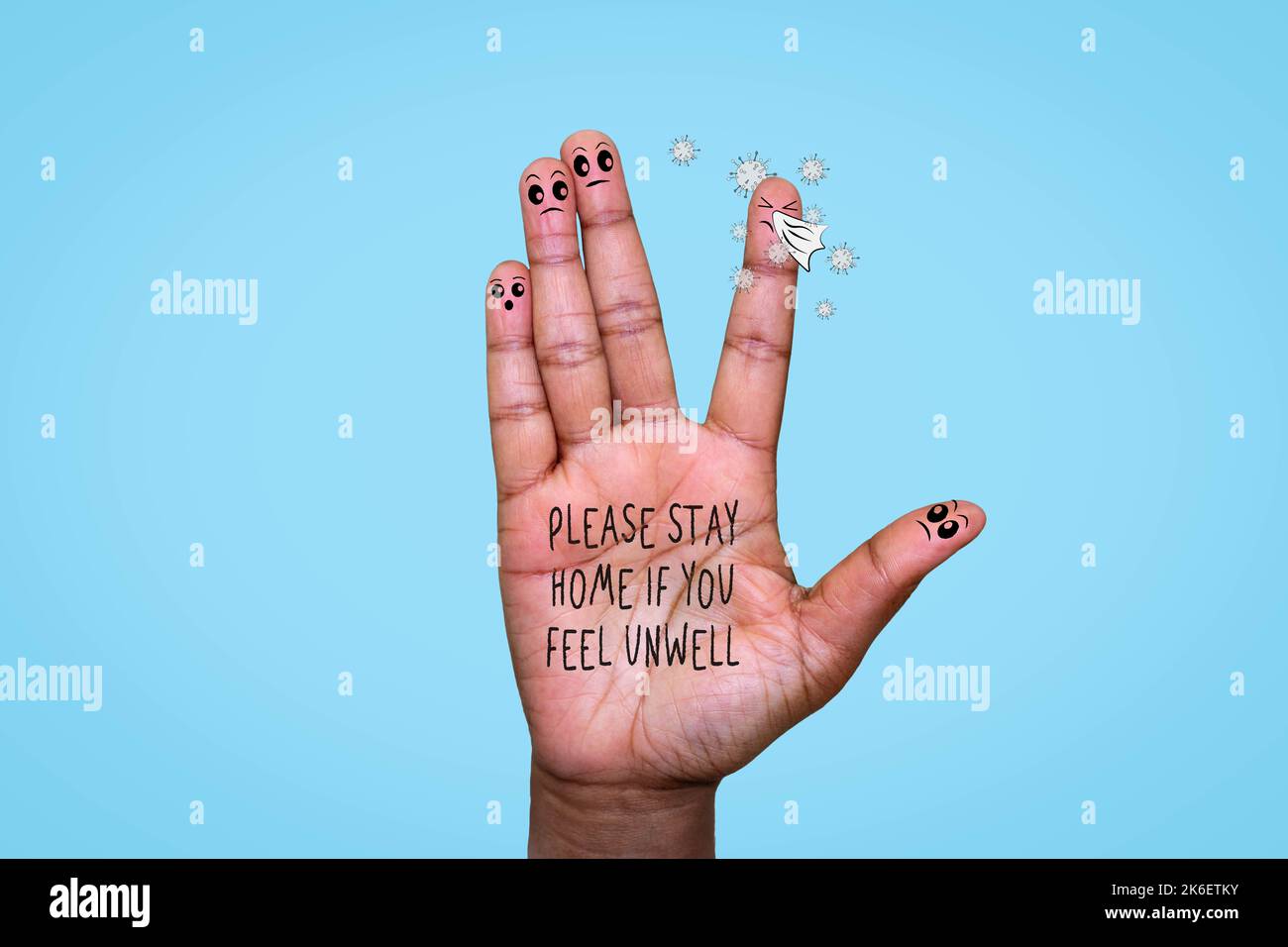 Vi preghiamo di rimanere a casa se vi sentite mala, mano con le dita che guardano preoccupate di uno starnuti dito, influenza e cocvida, l'isolamento ferma la diffusione di dentro Foto Stock