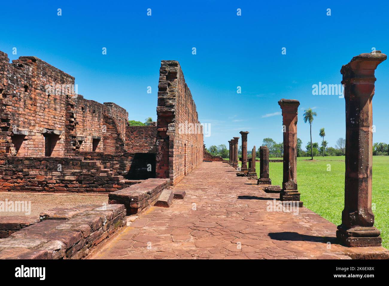 Colonna delle rovine gesuite di Gesù di Tavarangue in Encarnacion Paraguay Foto Stock