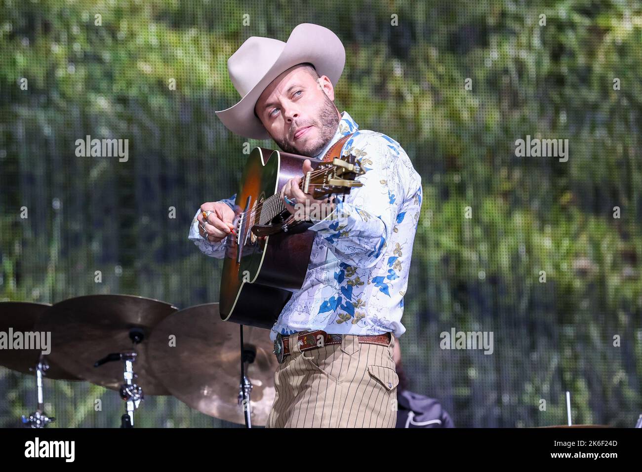 Charley Crockett suona dal vivo presso Farm Aid a Raleigh, North Carolina Foto Stock