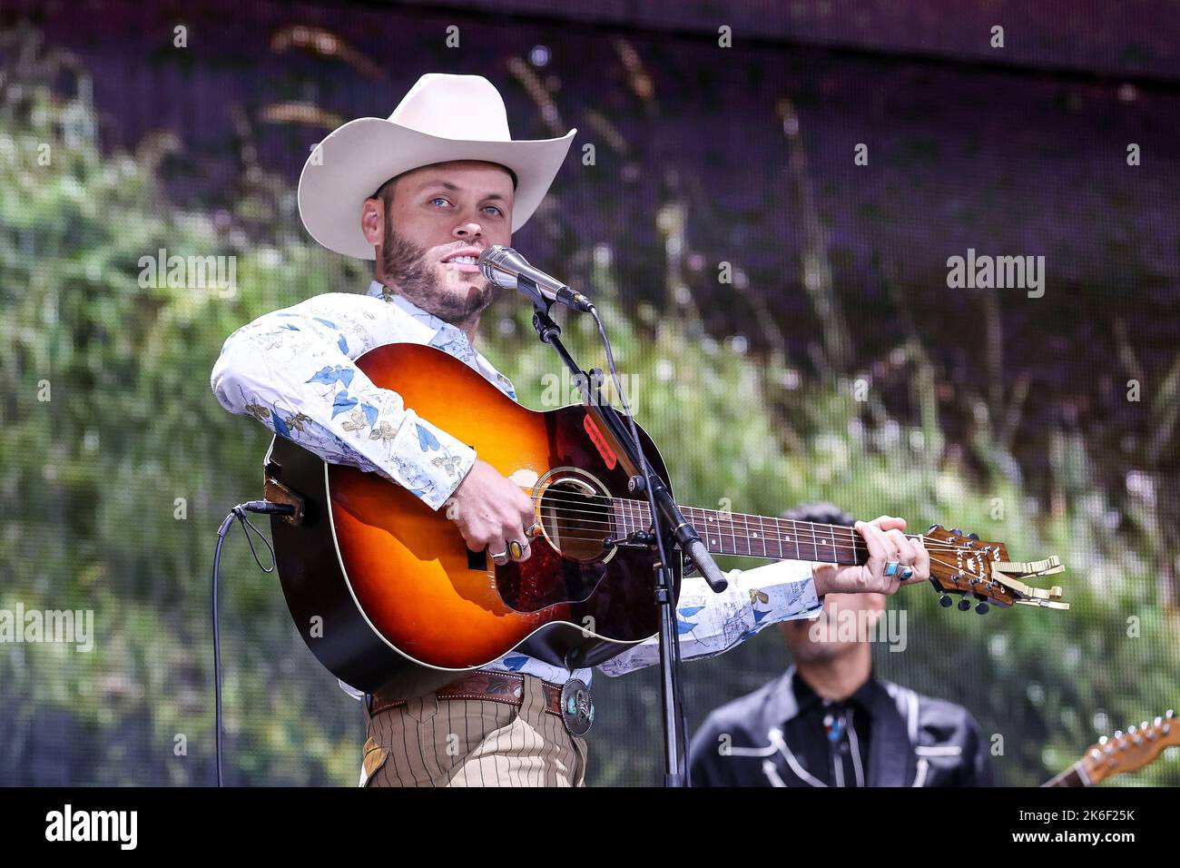 Charley Crockett suona dal vivo presso Farm Aid a Raleigh, North Carolina Foto Stock