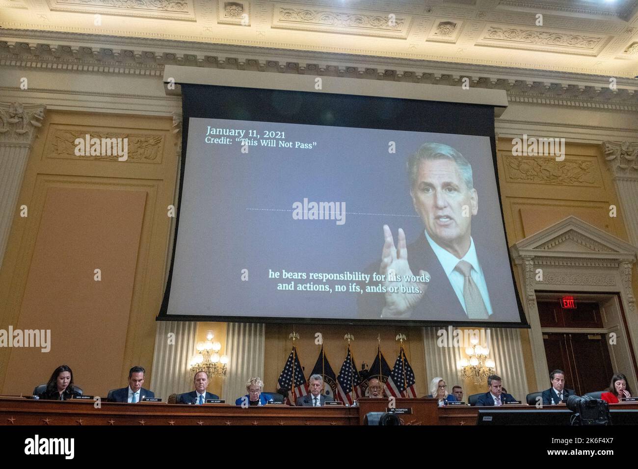 Il leader della minoranza della Camera degli Stati Uniti Kevin McCarthy (repubblicano della California) è citato in video in merito alle sue riflessioni sulla responsabilità dell’ex presidente americano Donald J. Trump per gli eventi al Campidoglio degli Stati Uniti il 6 gennaio, 2021 durante l'US House Select Committee per indagare l'attacco del 6th gennaio al Campidoglio degli Stati Uniti durante l'audizione a Capitol Hill a Washington, DC, USA, giovedì 13 ottobre 2022. La commissione ha votato giovedì per spodenare Trump per documenti e testimonianze, segnando un’escalation degli sforzi del panel per ottenere testimonianze dall’ex presidente. I leader della commissione sostenevano che non fosse così Foto Stock