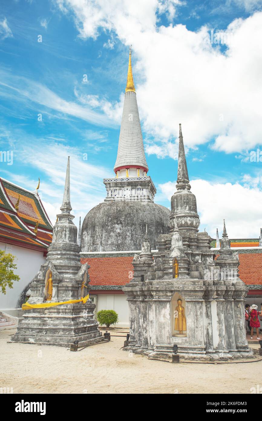 Il Wat Phra Mahathat Woramahawihan è il principale tempio buddista (wat) di Nakhon Si Thammarat provincia nel sud della Thailandia. Foto Stock