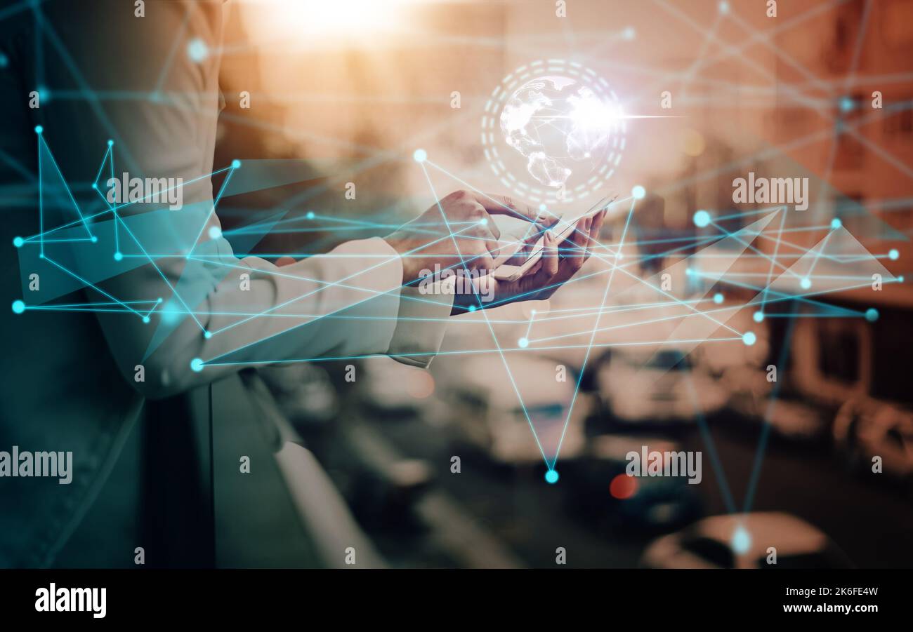 Business donna, mani o telefono e futuristico networking 3D ingrandire la collaborazione in tutto il mondo, la sicurezza informatica o la comunicazione ai. Astratto tecnologico, cloud Foto Stock