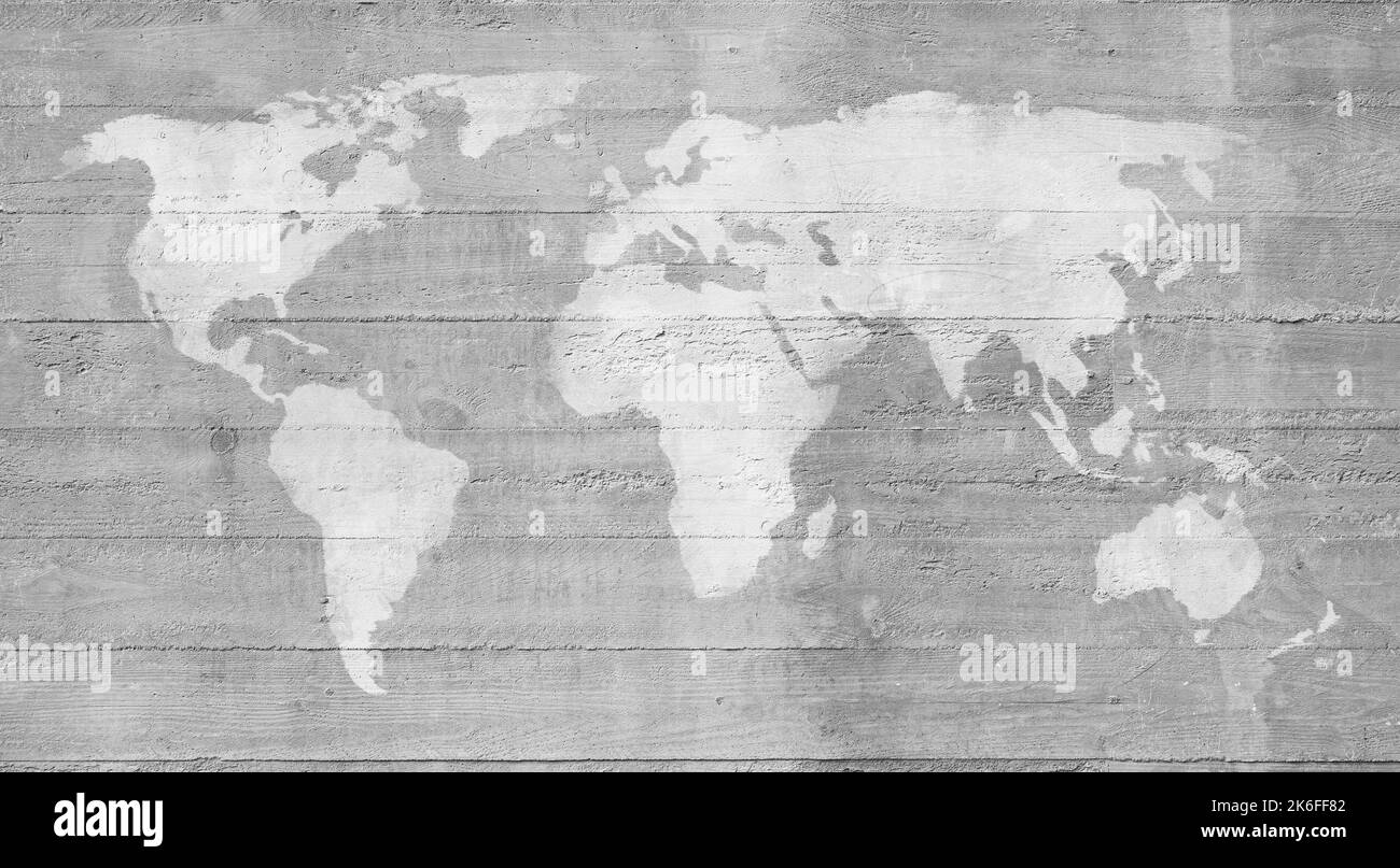 Mappa del mondo bianca dipinta su una parete grigia in cemento, la mappa è intatta e graffiata. Sfondo a trama full frame ad alta risoluzione in bianco e nero Foto Stock