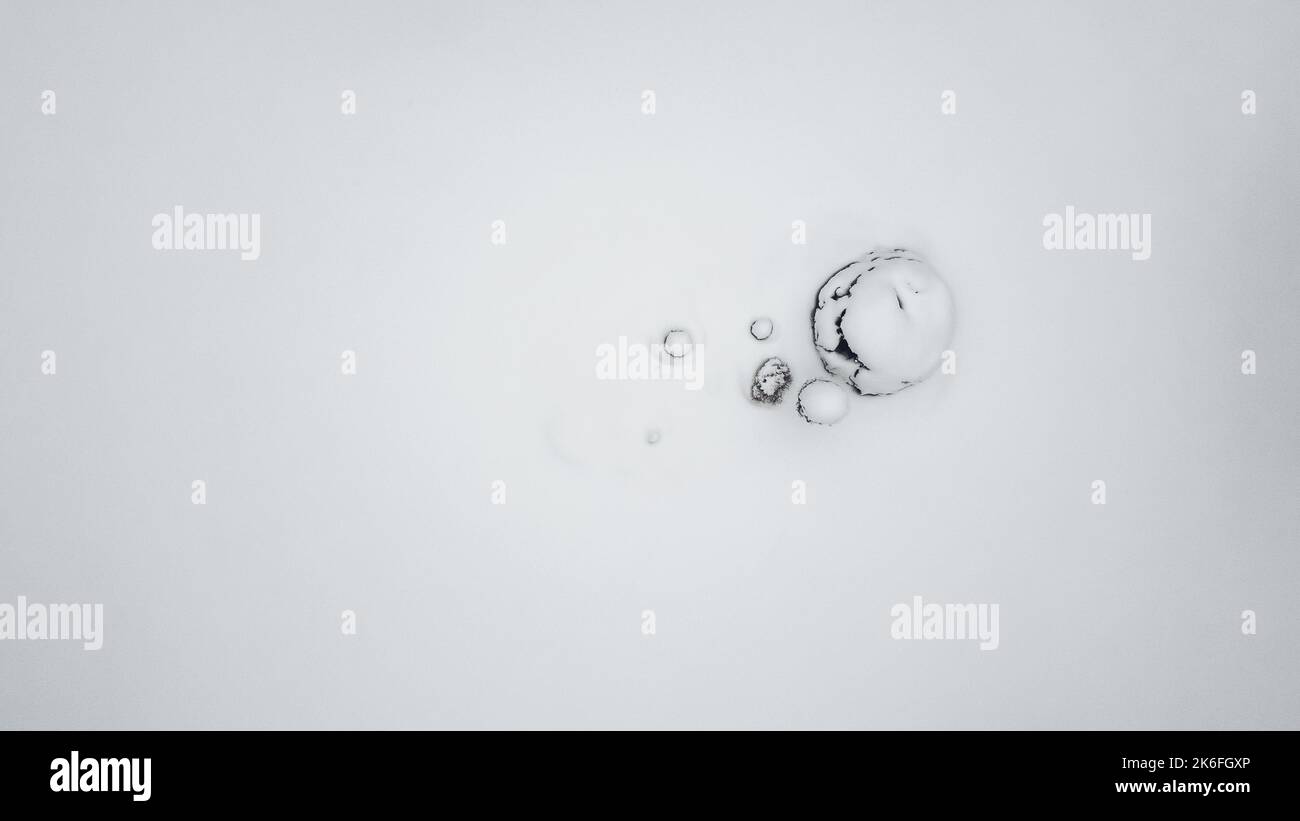 Inverno a Viimsi, Estonia, riprese drone in un giardino comune Foto Stock