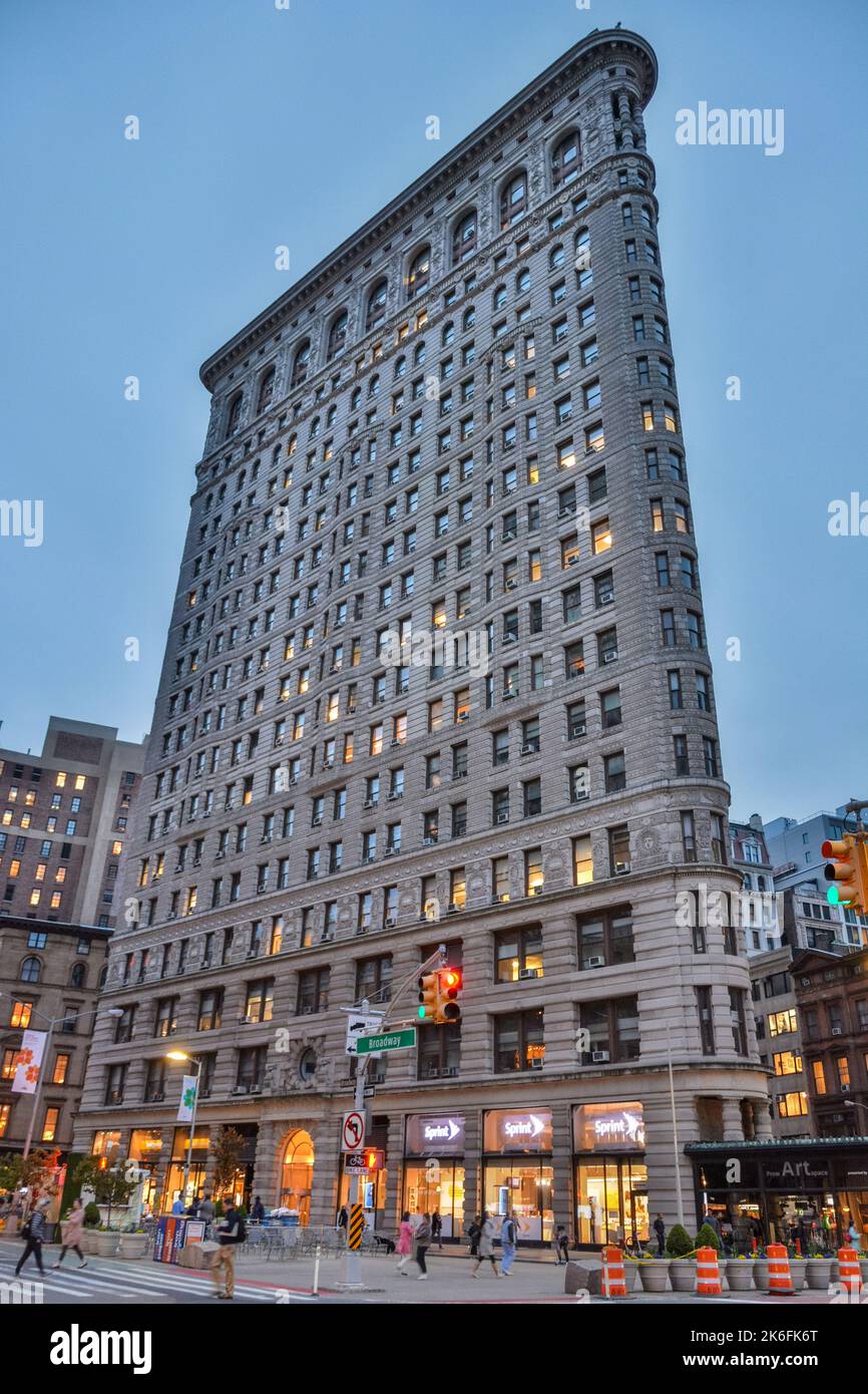 New York City, Stati Uniti d'America – 4 maggio 2017. Il Flatiron Building si trova al numero 175 della Fifth Avenue a Manhattan, New York City. Completato nel 19 Foto Stock