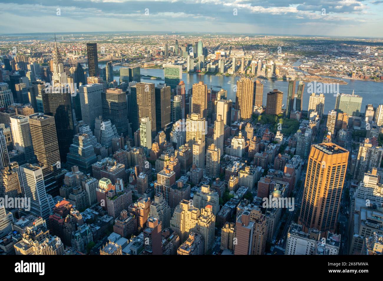 New York City, Stati Uniti d'America – 8 maggio 2017. Vista aerea sui quartieri di Midtown, Kips Bay, Murray Hill, Tudor e Medical City di Manhat Foto Stock