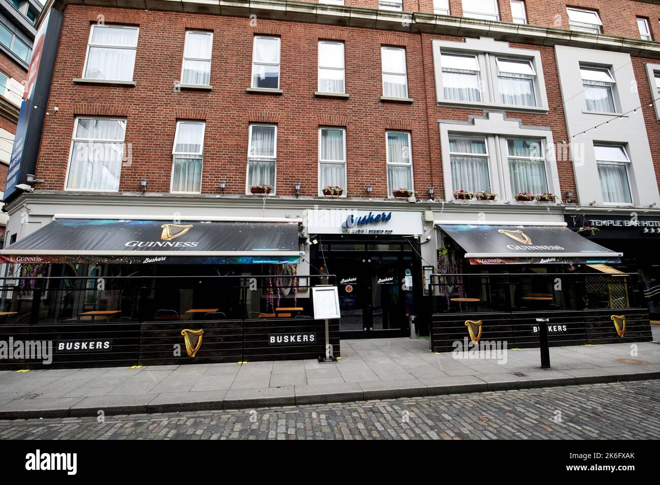 buskers sulla palla buskers sport bar tempio bar dublino repubblica d'irlanda Foto Stock