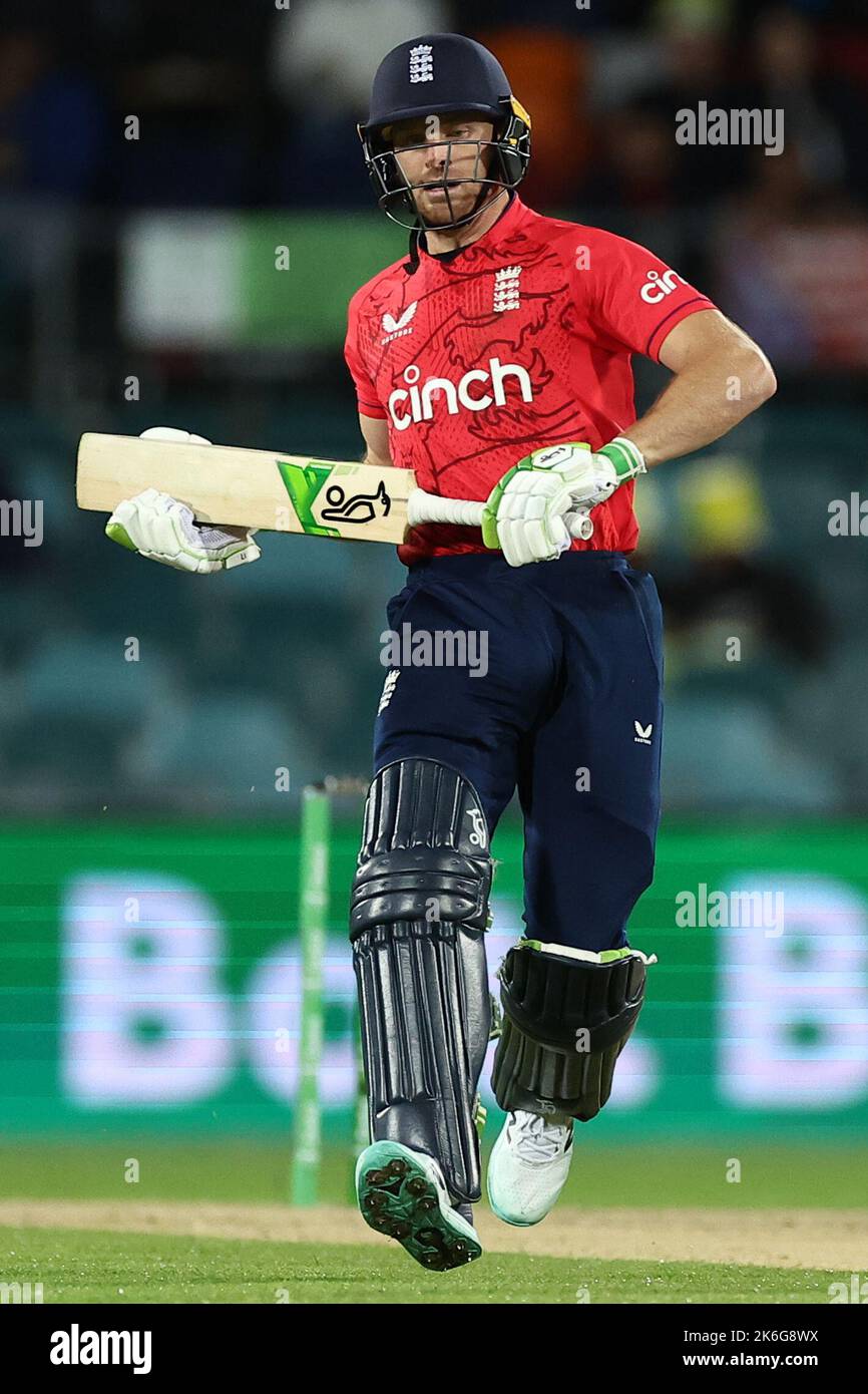 Jos Buttler (c) d'Inghilterra durante la Dettol T20I Serie 3 di 3 Australia vs Inghilterra a Manuka Oval, Canberra, Australia. 14th Ott 2022. (Foto di Patrick Hoelscher/News Images) a Canberra, Australia, il 10/14/2022. (Foto di Patrick Hoelscher/News Images/Sipa USA) Credit: Sipa USA/Alamy Live News Foto Stock