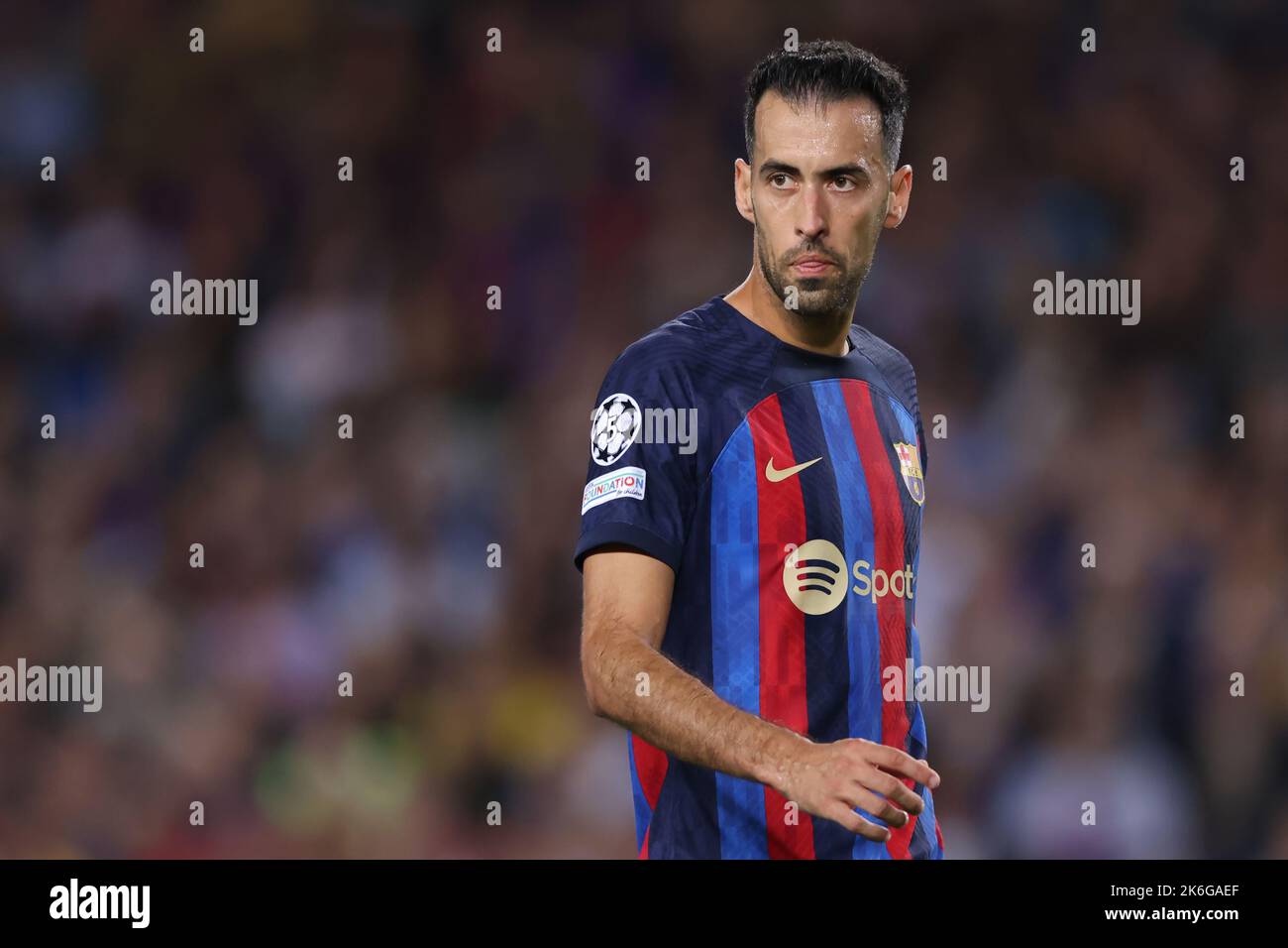 Barcellona, Spagna, 12th ottobre 2022. Sergio Busquets del FC Barcelona guarda durante la partita della UEFA Champions League a Camp Nou, Barcellona. L'immagine di credito dovrebbe essere: Jonathan Moskrop / Sportimage Foto Stock