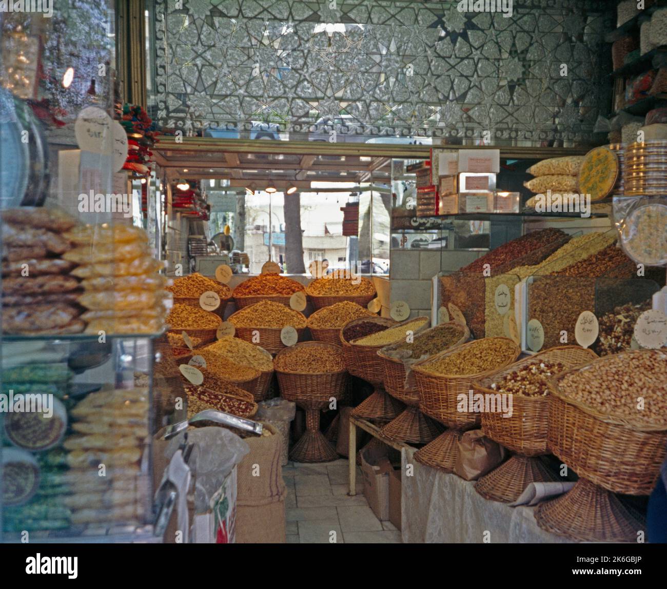 Teheran Iran Nuts & Pulses Shop Interior Foto Stock